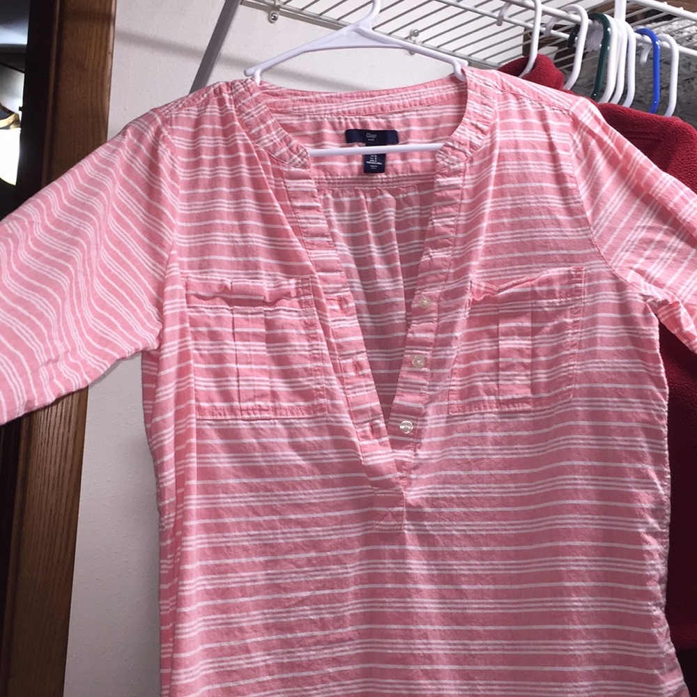 Women’s Small Gap blouse.